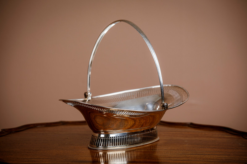 Georg III brødkurv i sølv med hank, Tidlig 1800-tallet