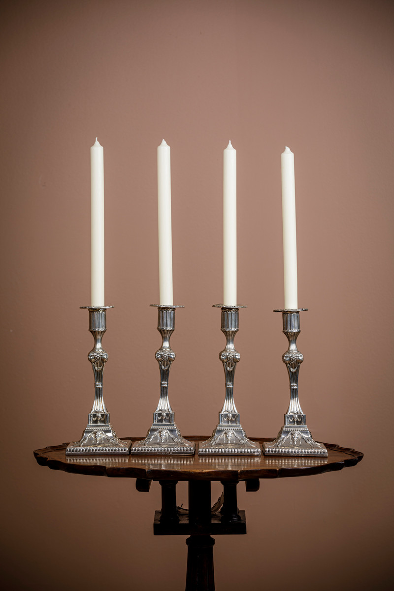 Fire Georg III lysestaker i sølv