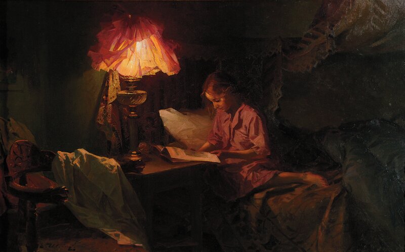 Interiør med lesende pike i lampelys