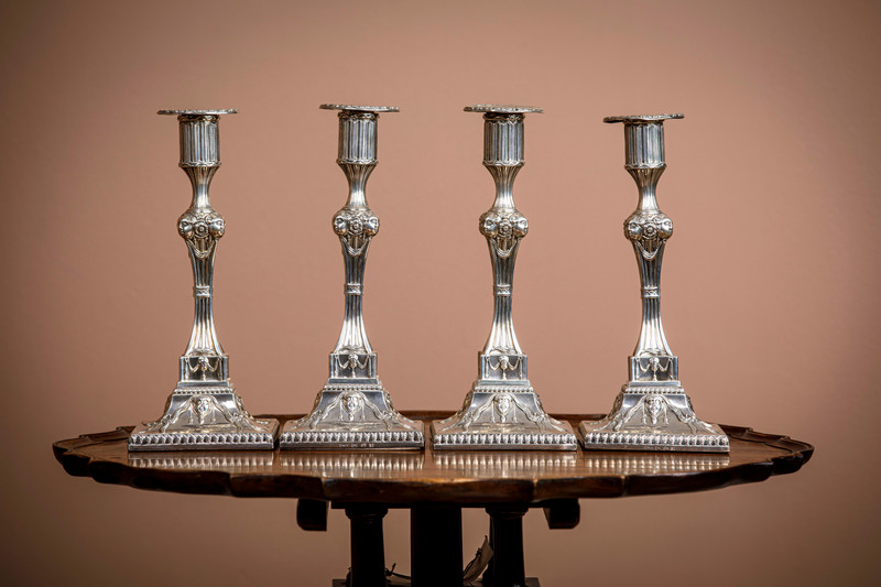 Fire Georg III lysestaker i sølv