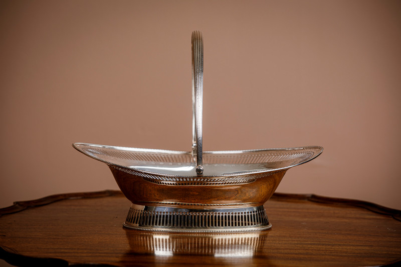 Georg III brødkurv i sølv med hank, Tidlig 1800-tallet