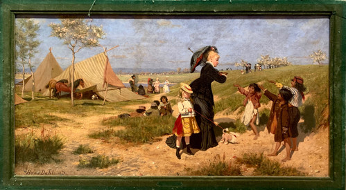 Dame med parasoll og pike med hund i bånd ved romleir 1876