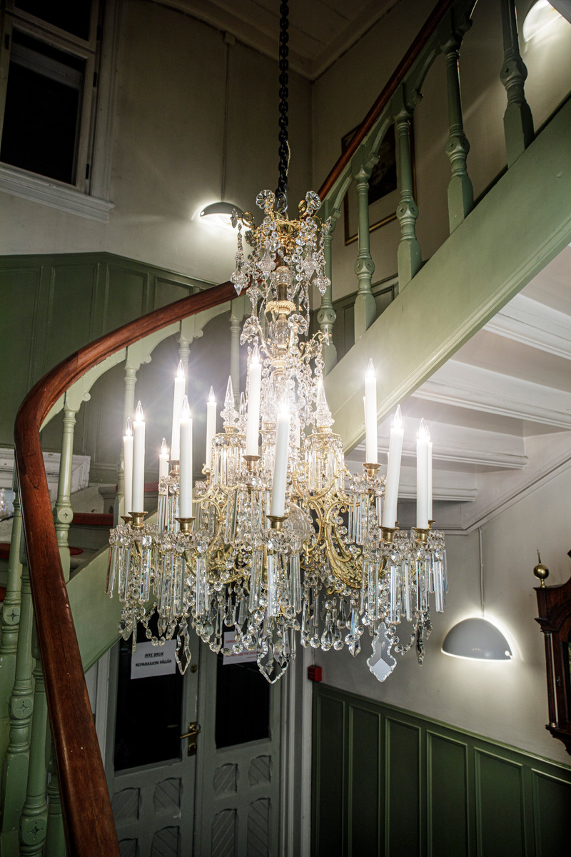 Pseudorokokko prismelysekrone, 1850-årene