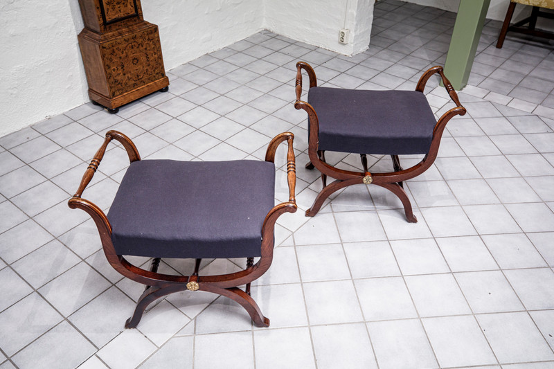 Et par empire taburetter